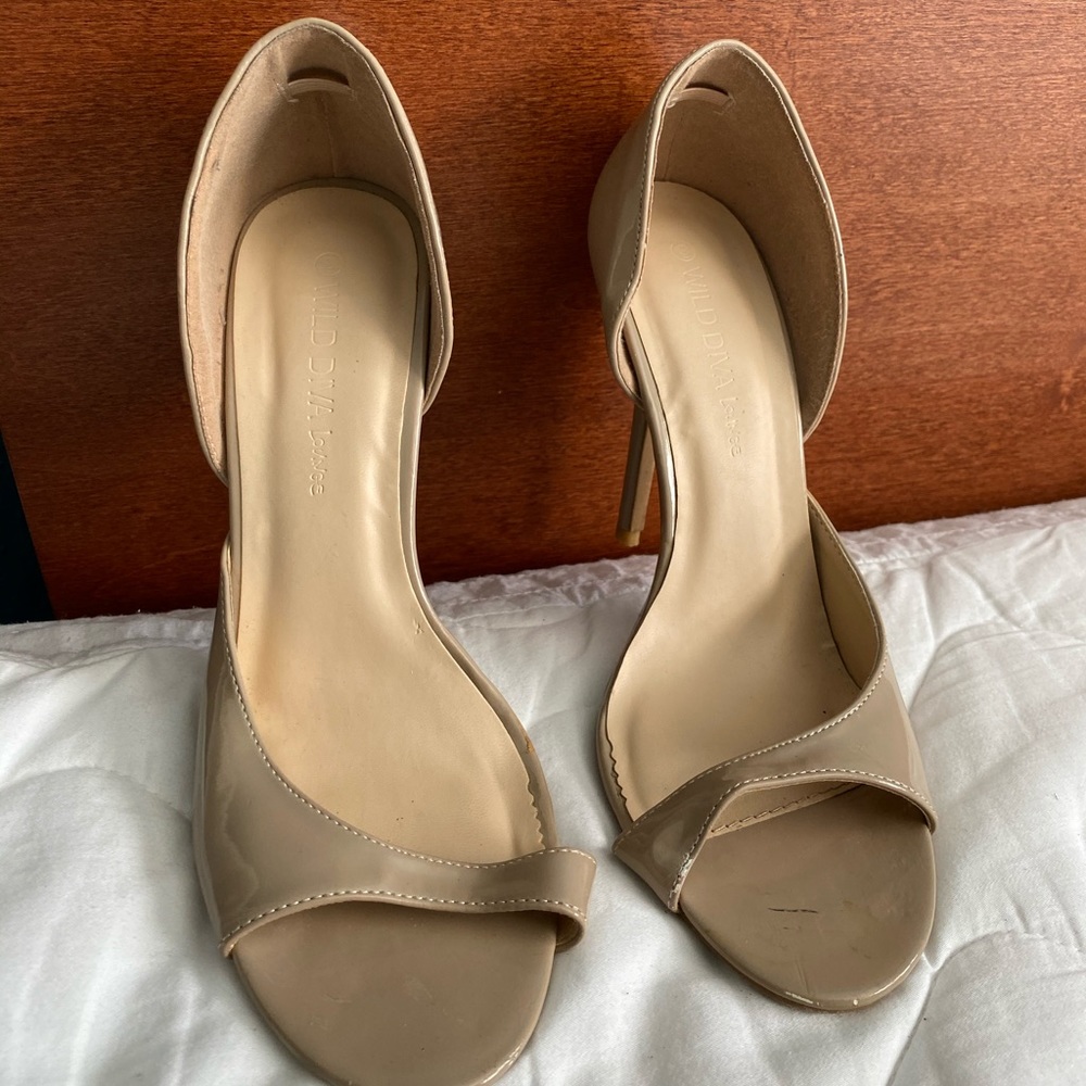 Nude Pumps